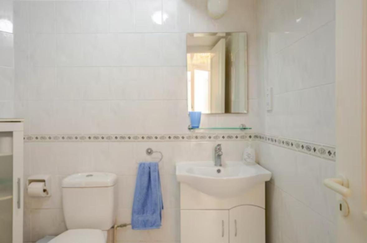 Beautiful Regina Gardens Apartment